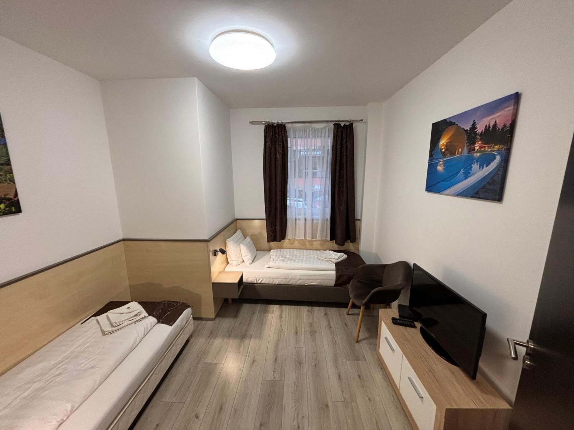 Pizza Tabor Apartman Μίσκολτς Εξωτερικό φωτογραφία