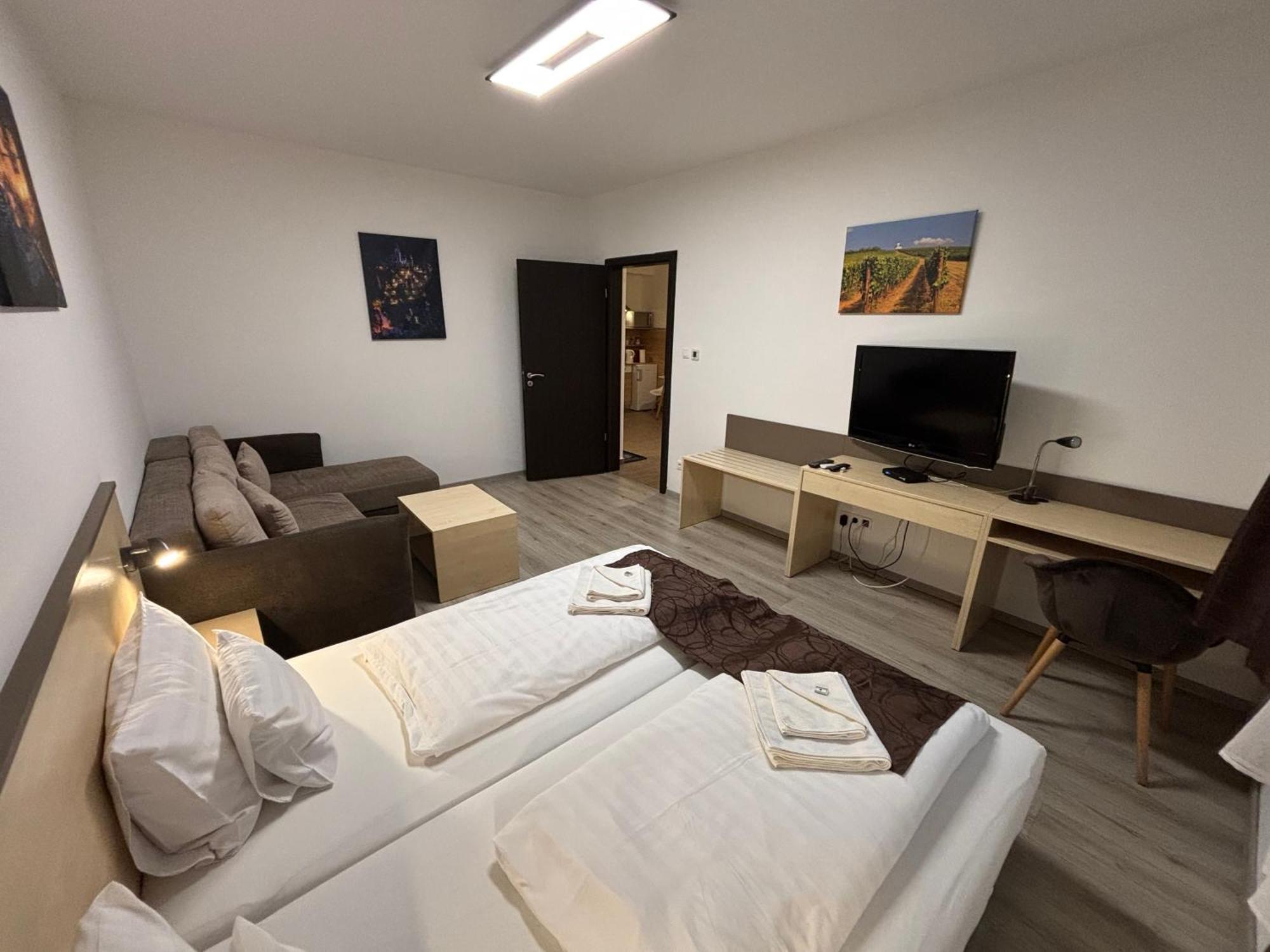 Pizza Tabor Apartman Μίσκολτς Εξωτερικό φωτογραφία