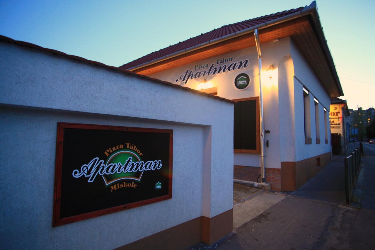 Pizza Tabor Apartman Μίσκολτς Εξωτερικό φωτογραφία