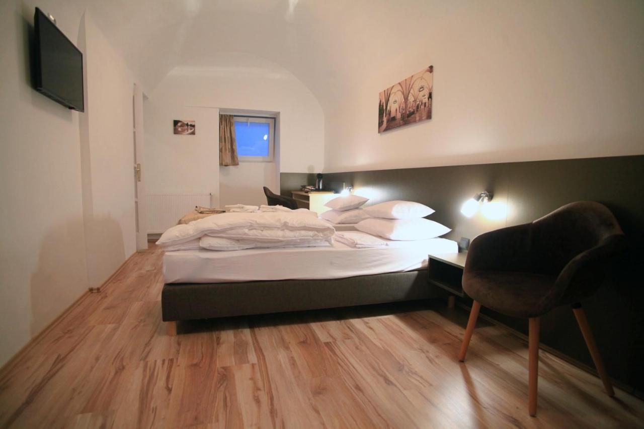 Pizza Tabor Apartman Μίσκολτς Εξωτερικό φωτογραφία