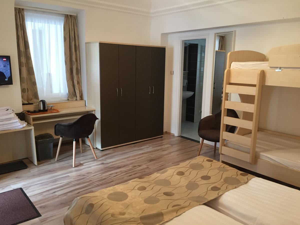 Pizza Tabor Apartman Μίσκολτς Εξωτερικό φωτογραφία